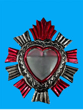 Cargar imagen en el visor de la galería, Corazón de hoja de lata