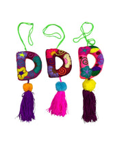 Cargar imagen en el visor de la galería, Pompones Letras bordadas