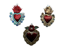 Cargar imagen en el visor de la galería, Corazones en repujado