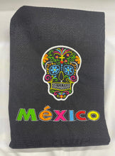 Cargar imagen en el visor de la galería, Delantal Bordado Calavera
