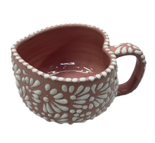 Cargar imagen en el visor de la galería, Taza corazón plumeada