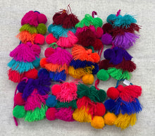 Cargar imagen en el visor de la galería, Pompones surtidos