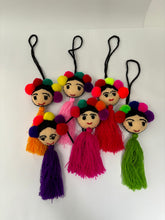 Cargar imagen en el visor de la galería, Pompones Frida