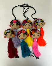 Cargar imagen en el visor de la galería, Pompones Frida