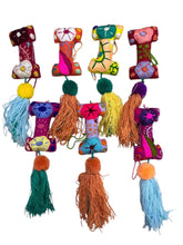 Cargar imagen en el visor de la galería, Pompones Letras bordadas