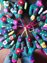 Cargar imagen en el visor de la galería, Pompones surtidos