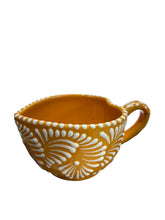 Cargar imagen en el visor de la galería, Taza corazón plumeada