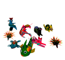 Cargar imagen en el visor de la galería, A1) Set surtido de 12 alebrijes Mini