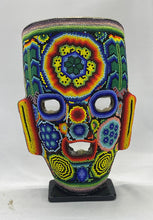 Cargar imagen en el visor de la galería, Máscara azteca grande Arte Huichol