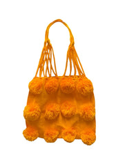 Cargar imagen en el visor de la galería, Tote bag pompones