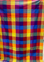 Cargar imagen en el visor de la galería, Mantel con cuadros multicolor