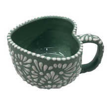Cargar imagen en el visor de la galería, Taza corazón plumeada