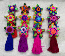 Cargar imagen en el visor de la galería, Pompones surtidos