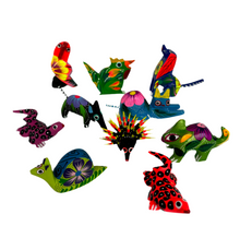 Cargar imagen en el visor de la galería, A1) Set surtido de 12 alebrijes Mini