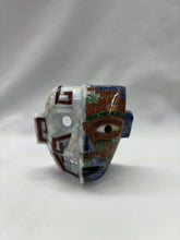 Cargar imagen en el visor de la galería, Macara chica de obsidiana con incrustaciones