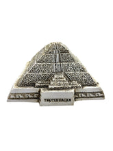 Cargar imagen en el visor de la galería, Pirámide del sol en malaquita