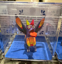 Cargar imagen en el visor de la galería, Alebrije caja mini corporativo