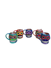 Cargar imagen en el visor de la galería, Tazas calavera sonrisas