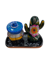 Cargar imagen en el visor de la galería, Juego de salero y pimentero Cactus