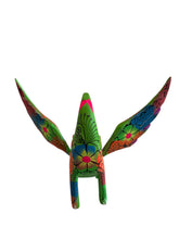 Cargar imagen en el visor de la galería, Lobo con alas mediano flores