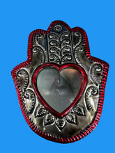Cargar imagen en el visor de la galería, Corazón de hoja de lata
