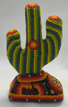 Cargar imagen en el visor de la galería, Cactus en arte Huichol