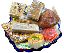 Cargar imagen en el visor de la galería, Charola con dulces mexicanos chica