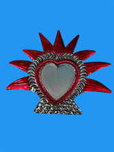 Cargar imagen en el visor de la galería, Corazón de hoja de lata