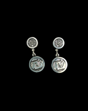 Cargar imagen en el visor de la galería, Aretes de greca chicos