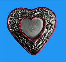 Cargar imagen en el visor de la galería, Corazón de hoja de lata