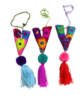 Cargar imagen en el visor de la galería, Pompones Letras bordadas