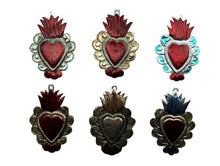 Cargar imagen en el visor de la galería, Corazones en repujado