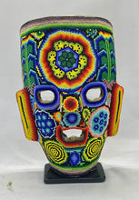 Cargar imagen en el visor de la galería, Máscara azteca grande Arte Huichol