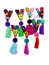 Cargar imagen en el visor de la galería, Pompones Letras bordadas