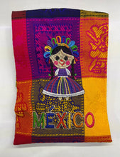 Cargar imagen en el visor de la galería, Delantal Bordado Muñeca Lele