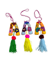 Cargar imagen en el visor de la galería, Pompones Letras bordadas