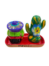 Cargar imagen en el visor de la galería, Juego de salero y pimentero Cactus