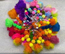 Cargar imagen en el visor de la galería, Pompones surtidos