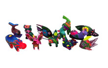 Cargar imagen en el visor de la galería, A1) Set surtido de 12 alebrijes Mini