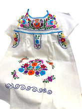 Cargar imagen en el visor de la galería, Vestido en Manta bordado niñas
