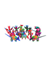 Cargar imagen en el visor de la galería, A) Set surtido de 12 alebrijes Medianos