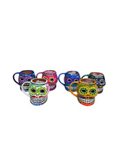 Cargar imagen en el visor de la galería, Tazas calavera sonrisas
