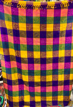 Cargar imagen en el visor de la galería, Mantel con cuadros multicolor
