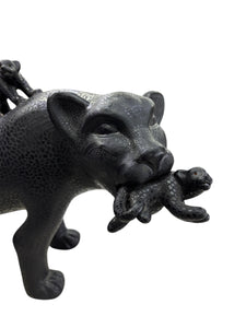 Jaguar hembra con cachorros extra grande