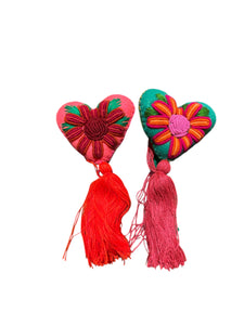 Pompones corazón bordado rococo