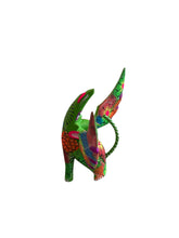 Cargar imagen en el visor de la galería, Lobo con alas mediano flores
