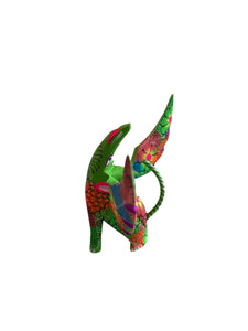 Lobo con alas mediano flores