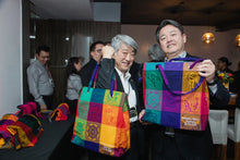 Cargar imagen en el visor de la galería, Bolsas bordadas con logo
