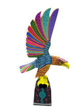Cargar imagen en el visor de la galería, Águila de alebrije
