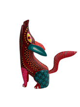 Cargar imagen en el visor de la galería, Coyote fino decorado

